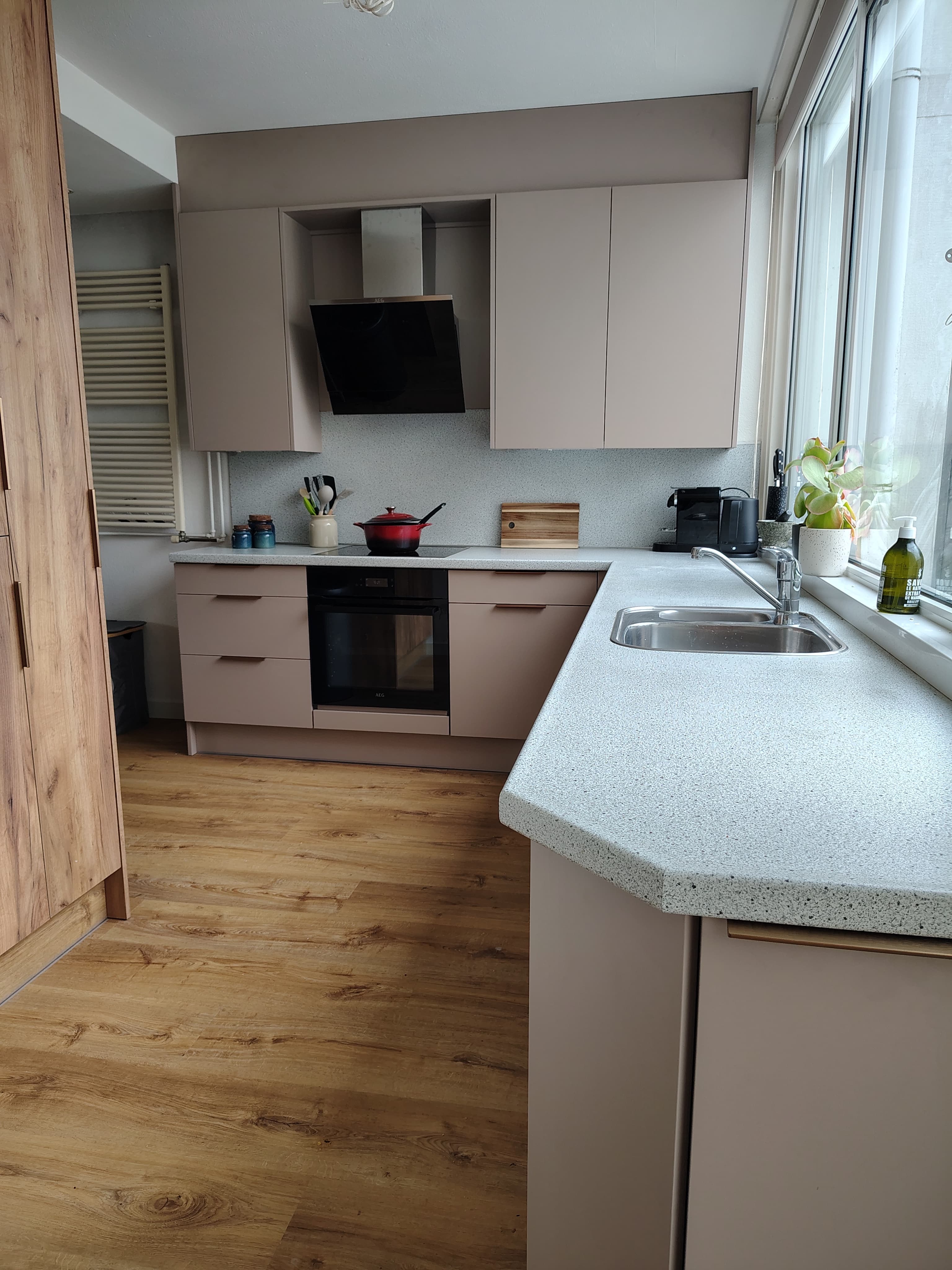 Amandel beige & goud eiken na